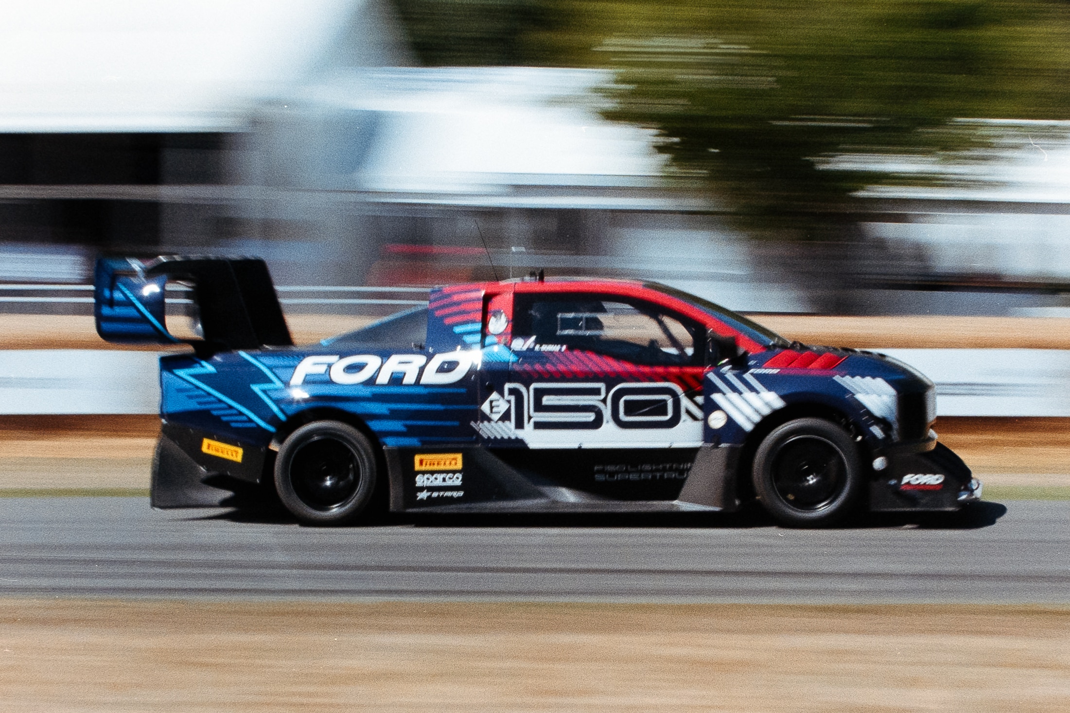 This is a panning shot, which is achieved by using a slow shutter speed. It meant I needed to closely follow the SuperTruck as it moved – and I was surprised by how fast it was moving for a vehicle this big. This is a difficult photo to achieve on film, because you can’t immediately see whether you’ve nailed it. That makes it even more satisfying when you get the scans. License valid for earned editorial, press releases, press kits. All non-broadcast digital and online media Region: Global. This content is solely for editorial use and for providing individual users with information. Any storage in databases, or any distribution to third parties within the scope of commercial use, or for commercial use is permitted with written consent from Ford in Europe GmbH only.